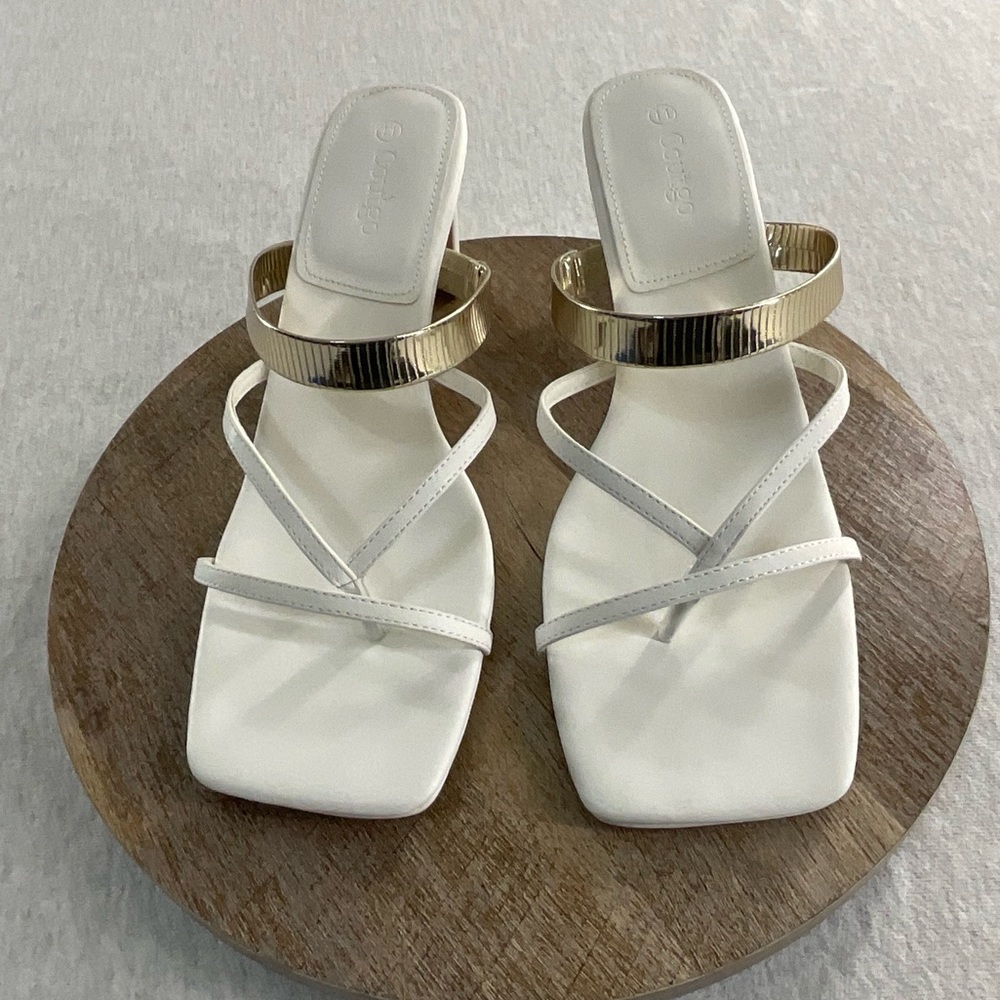 COUTGO STRAPPY THONG SANDALS WOMEN’S SQUARE OPEN TOE SIZE: 11 / WHITE AND GOLD